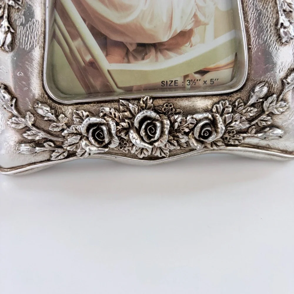 Vintage‎ Silver Tone Mother Rose Floral Picture Frame 3.5x5 Tabletop Wall Decor